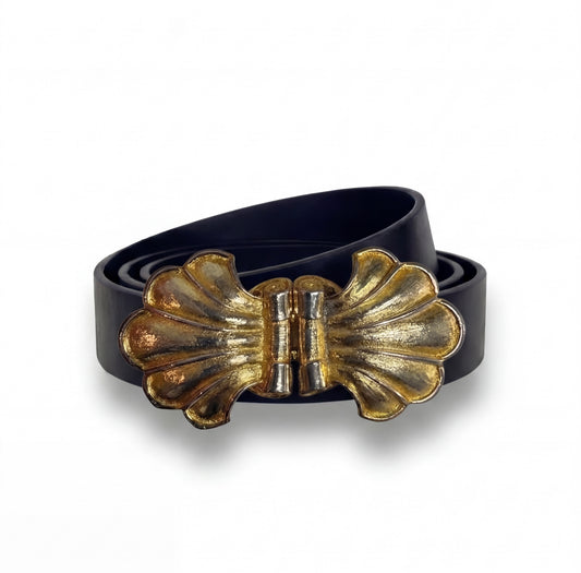 Mimi di N Scallops Antic Vintage Buckle, circa. 1979 - Seashells Collection