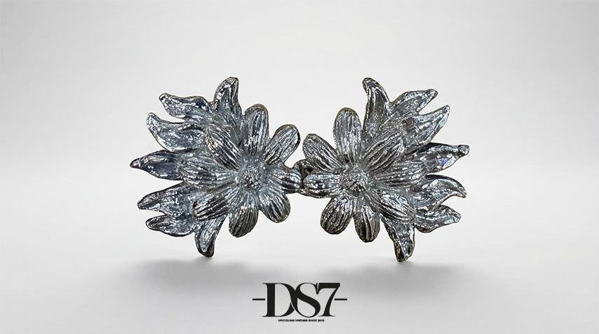 Mimi di N Daisy  Vintage Buckle, circa. 1972 - Flora Collection